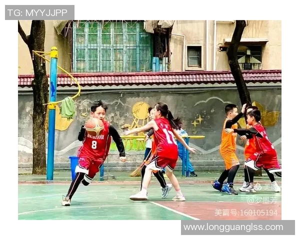 围绕足球明星展现绿茵传奇与激情岁月的非凡成长与荣耀征程故事