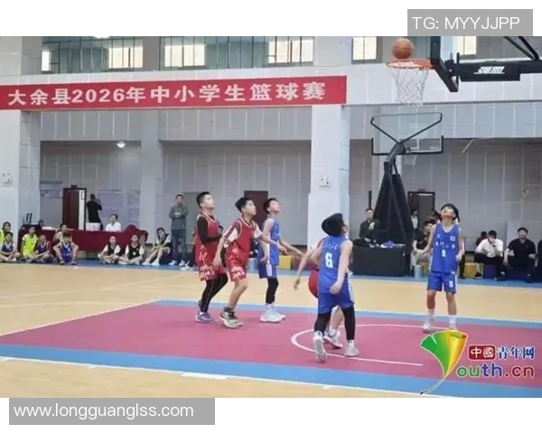 篮球热潮席卷校园青年奋力拼搏展现团队精神与青春风采